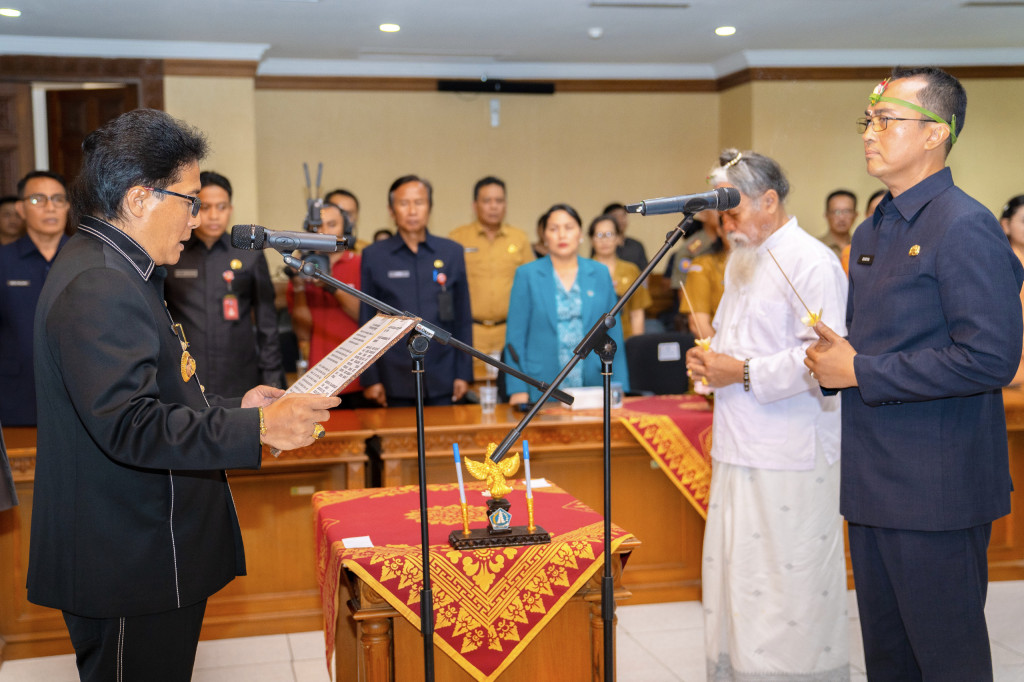 Bupati Giri Prasta Lantik IB. Surya Suamba Sebagai Pj. Sekda Badung